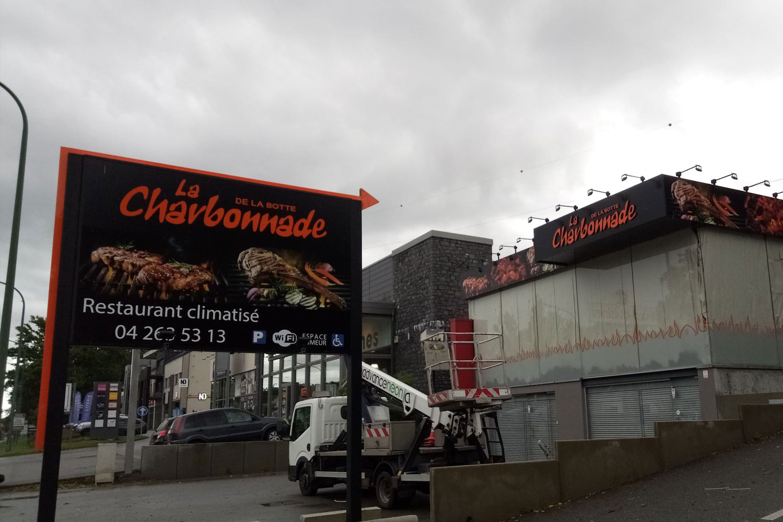 Installation de panneaux publicitaires à Liège