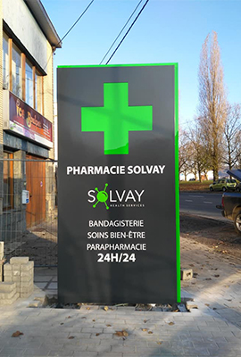 Enseigne et lettrage lumineux sur-mesure pour pharmacie en Belgique